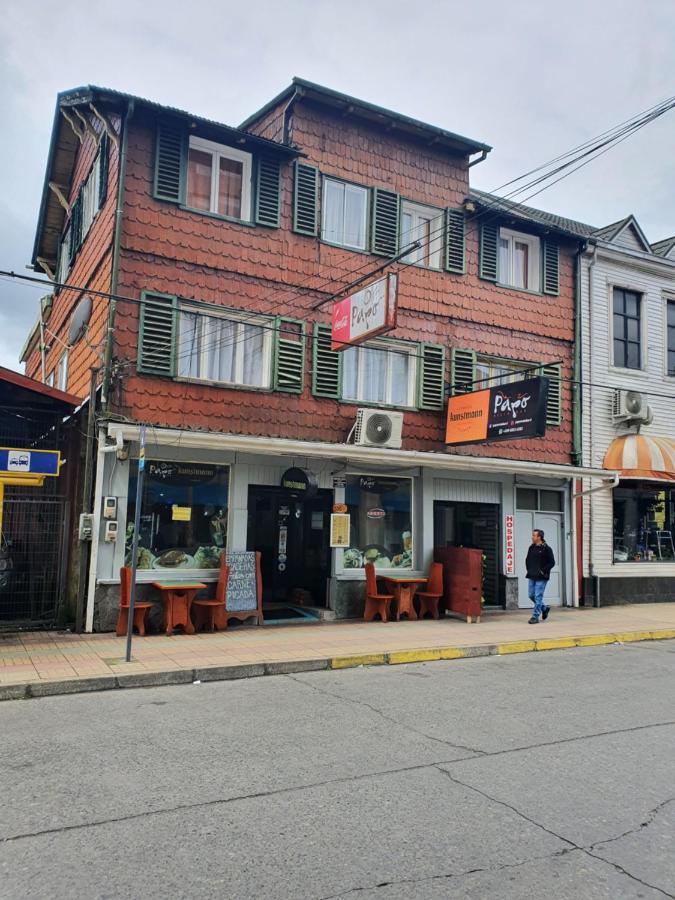 Fachada de Hostal Papo en calle Ramón Freire, centro de Osorno