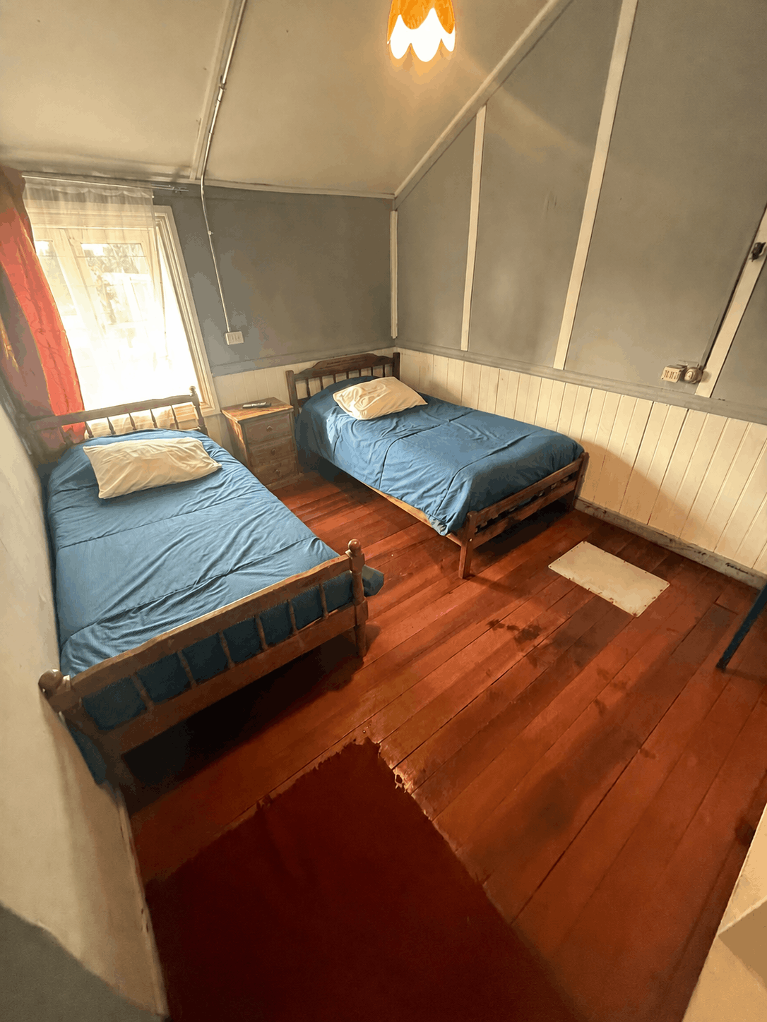 Habitación doble con dos camas individuales en Hostal Papo, Osorno
